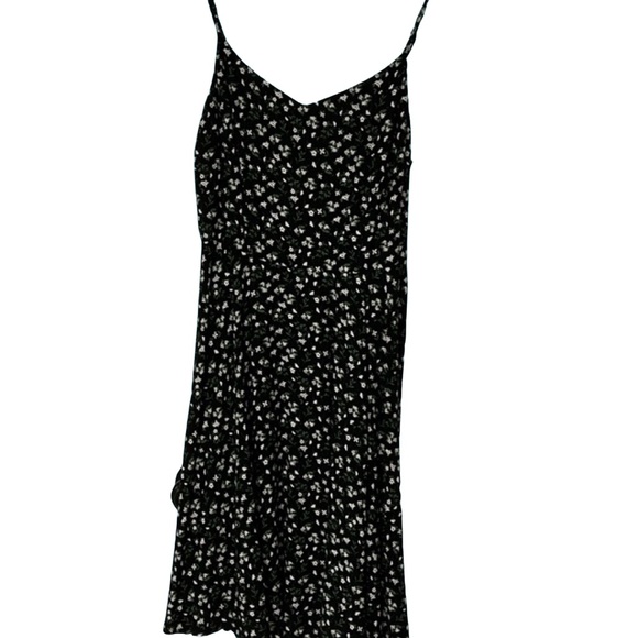 Summer flower print dress with adjustable straps and elastic back. - Picture 1 of 5